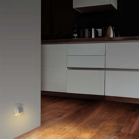 Solight noční LED světélko se světelným sensorem, 3000K, 230V